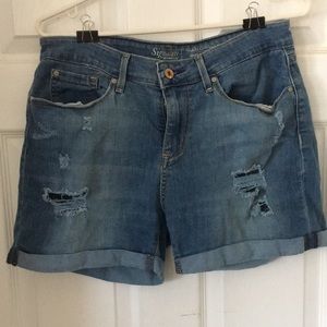 Levi’s Modern Distressed Girlfriend Shorts - Sz 30